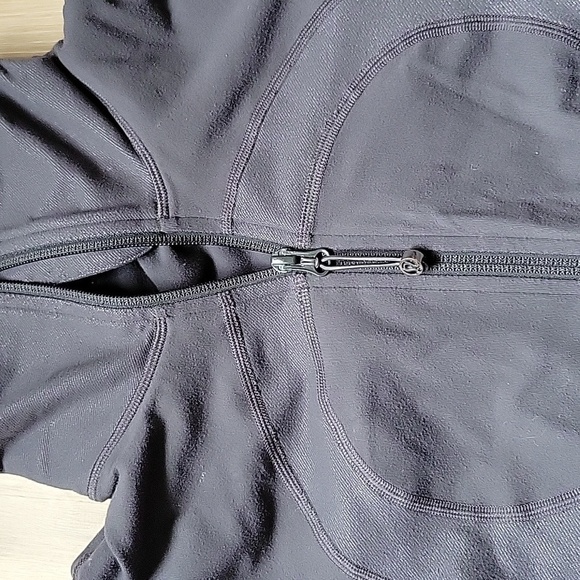 Lululemon In Stride Jacket size 6 - Picture 3 of 5